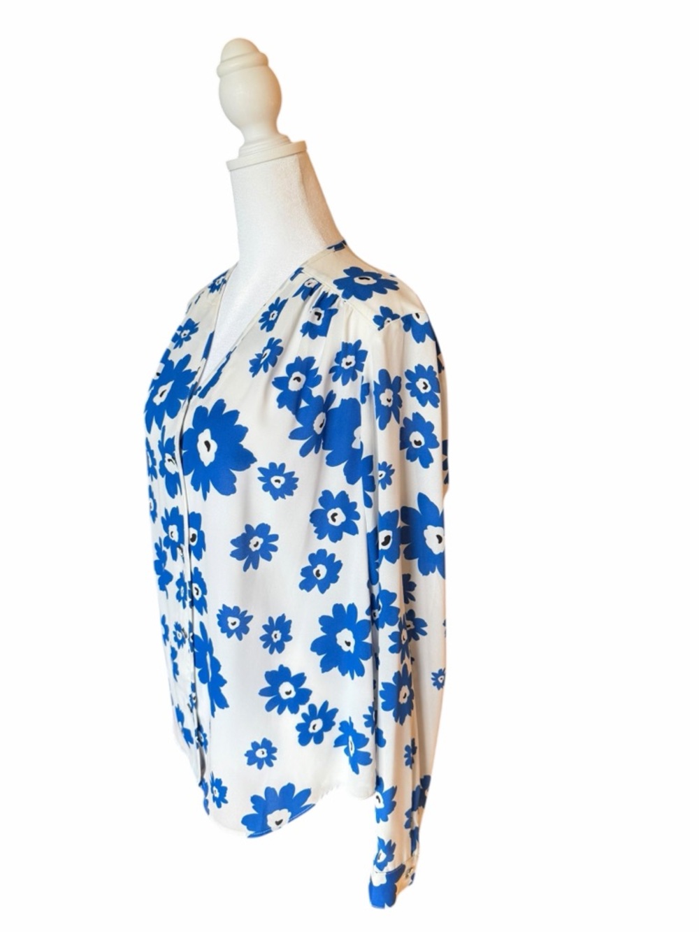 Cabi Blue Floral V-Neck Button Front Women's Top - Picture 4 of 7